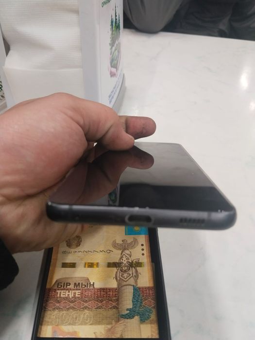 Samsung S21 FE телефон