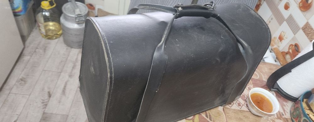 Продам швейную машинку