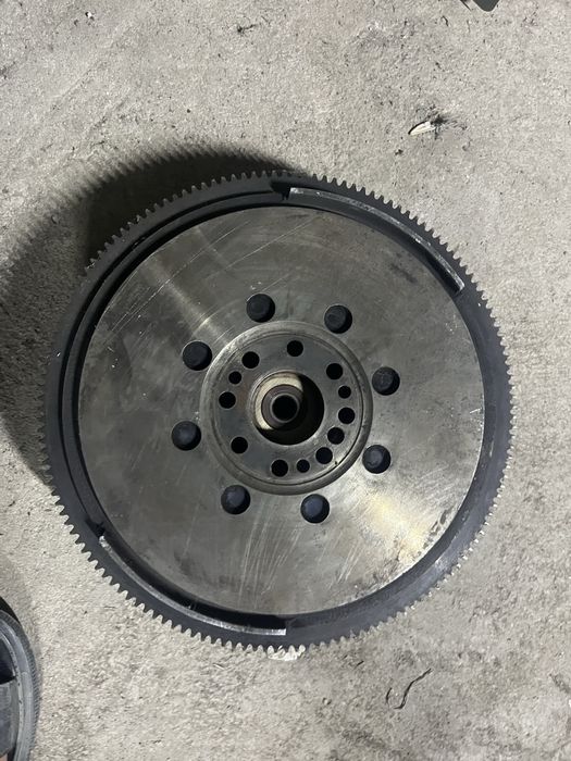 Мерседес 124 2.3 маховик в сборе