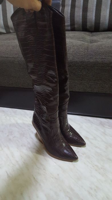 Разбираю гардероб.