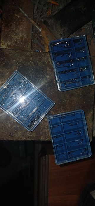 Крючки наборами 3 коробочки осталось