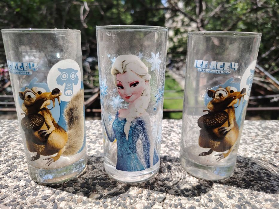 Различни видове стъклени чаши нови