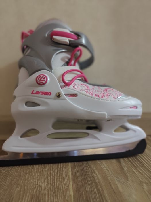 Продам коньки новые