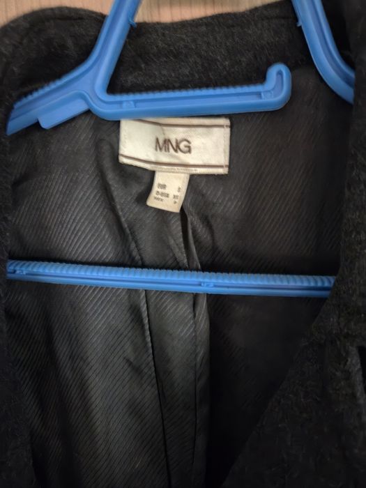 Черно вълнено палто Mango S