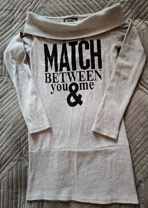 Трикотажная туника  открытые плечи, и приталенный силуэт