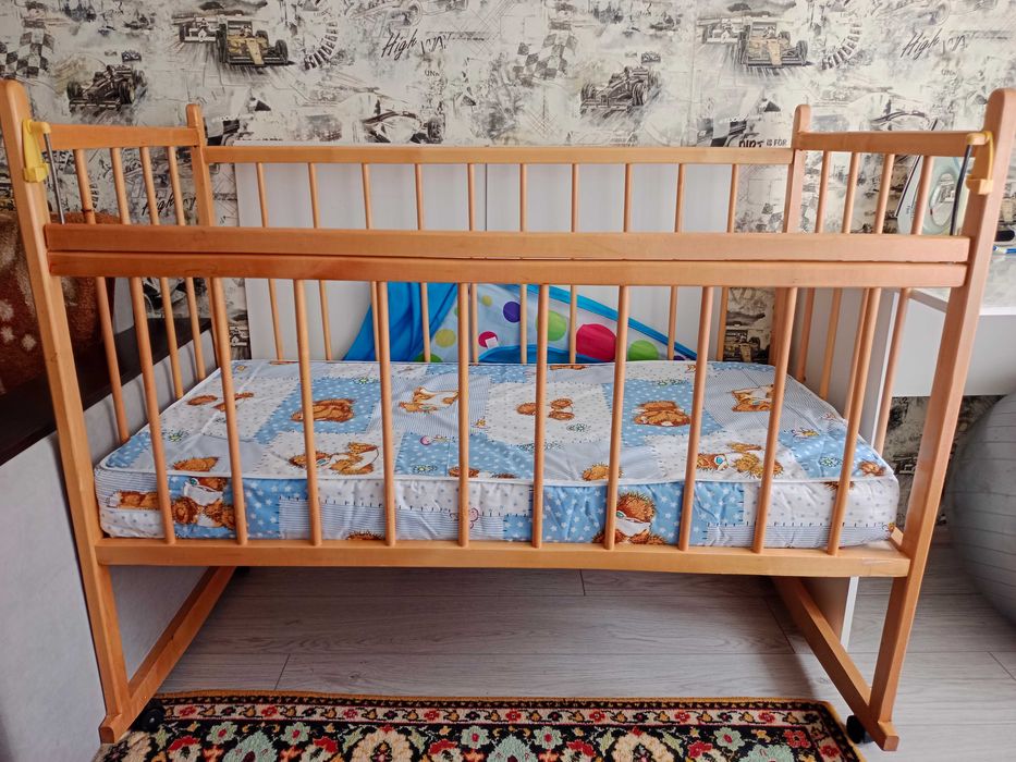 Кровать детская с матрасом