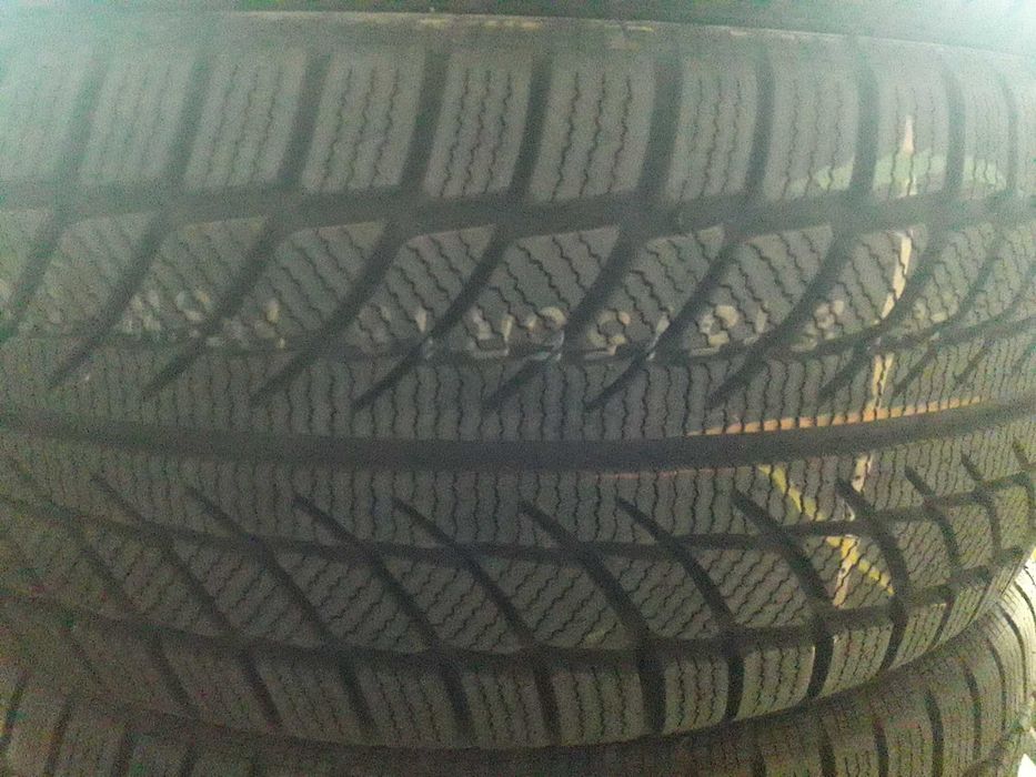 Шины зимние 215 55 R 16