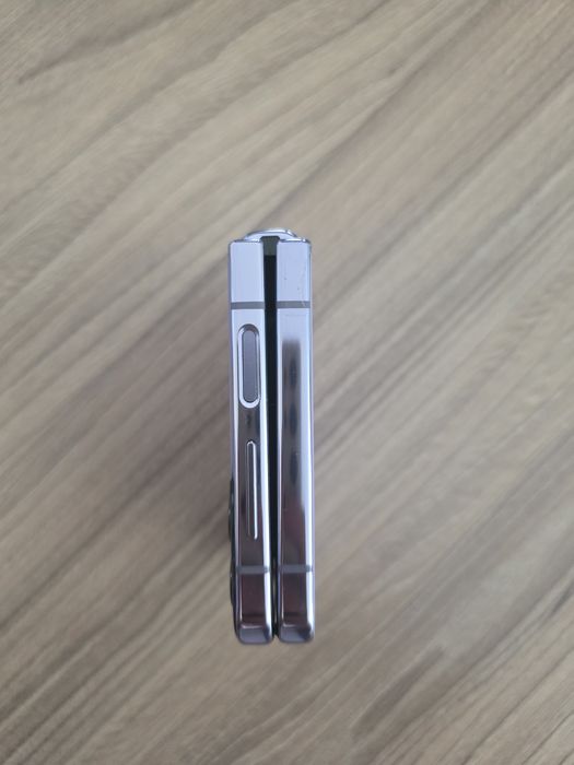 Продаю Samsung Galaxy Z Flip 4