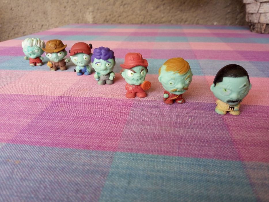 Zombies tsunami/figurine/jucării