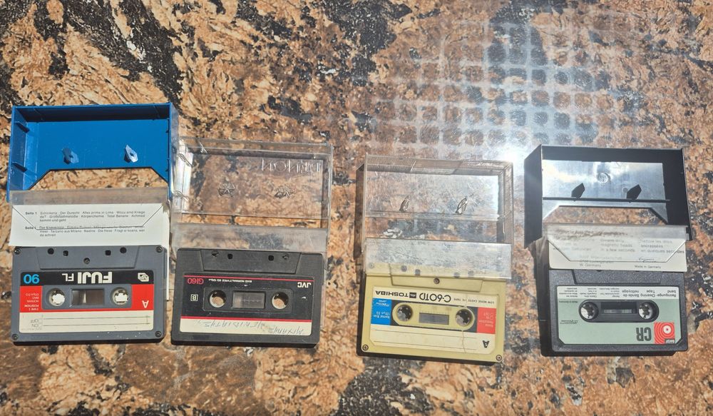 Vând 20 casete audio,muzica45-60-90min.marcile Fuji,Basf,Hitachi,Toshiba,JVC,Samsung,Seiko,Sony ,Gold Star