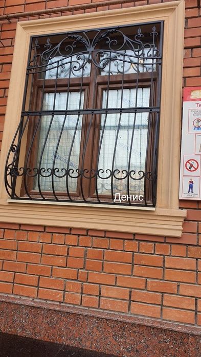 Решетки на окна козырек кованые ажурные выпуклые