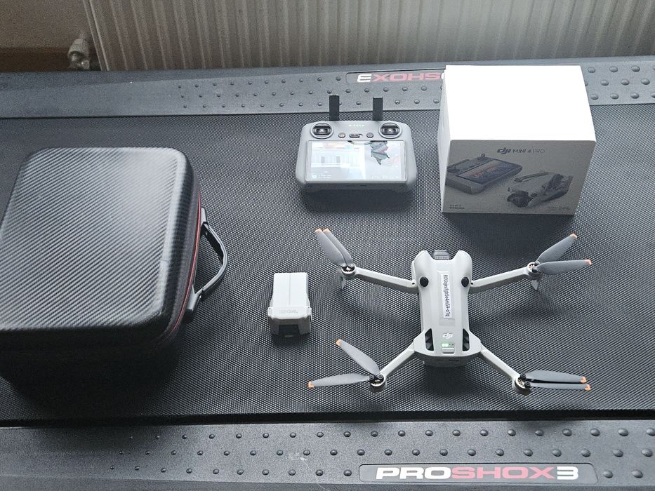 Vând drona DJI Mini 4 Pro + RC 2 + 2 baterii – în garanție!