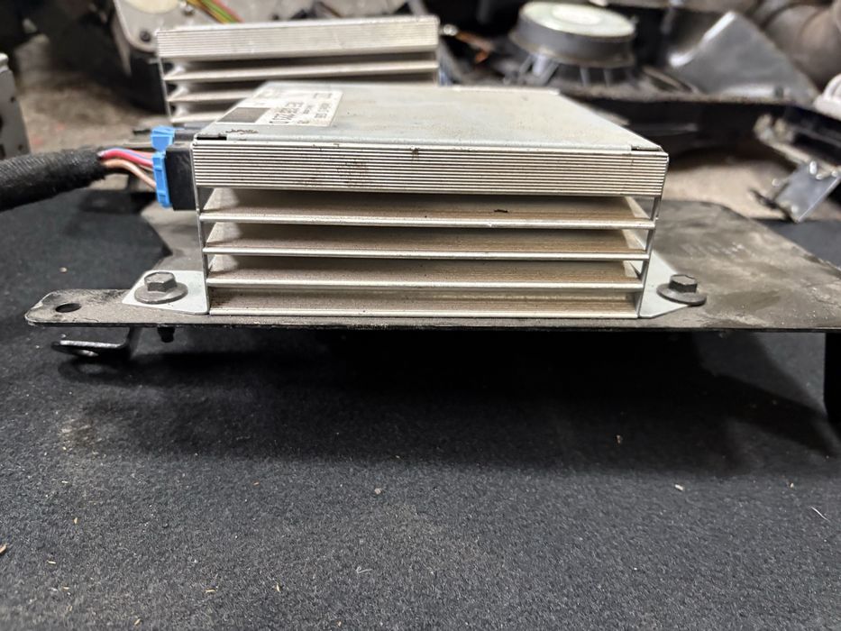 Audi A4 B7 Усилвател