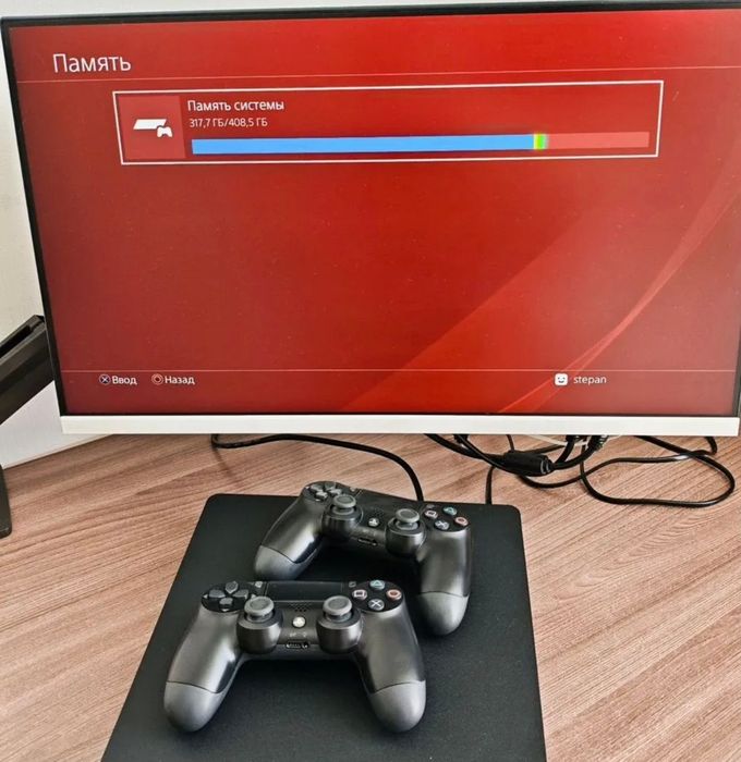 Срочно |  PlayStation 4 с 2 геймпадами