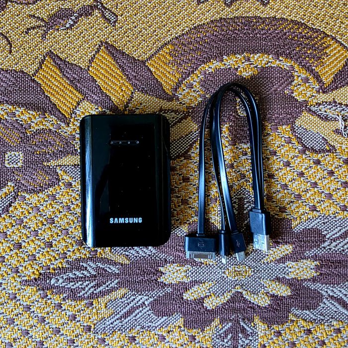 Продам внешний аккумулятор Samsung