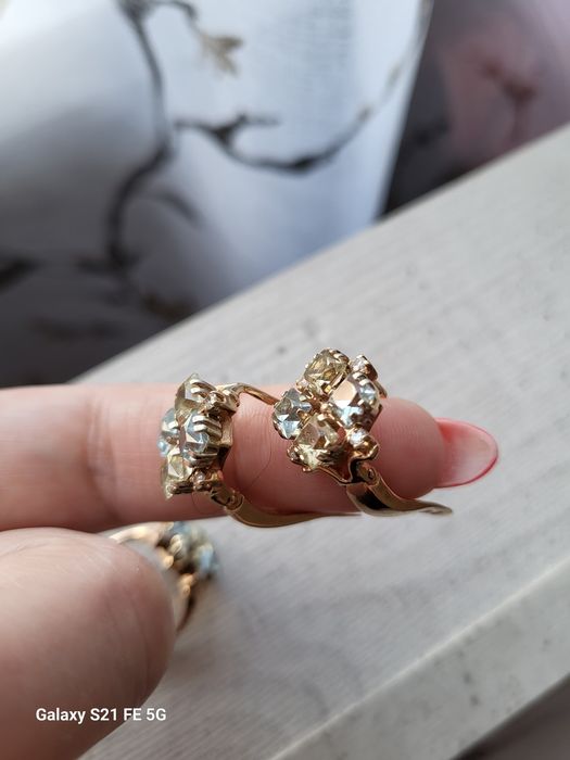 Продам золотой комплект.