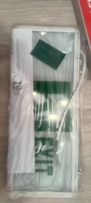 Lampa exit interior-exterior noi la cutie