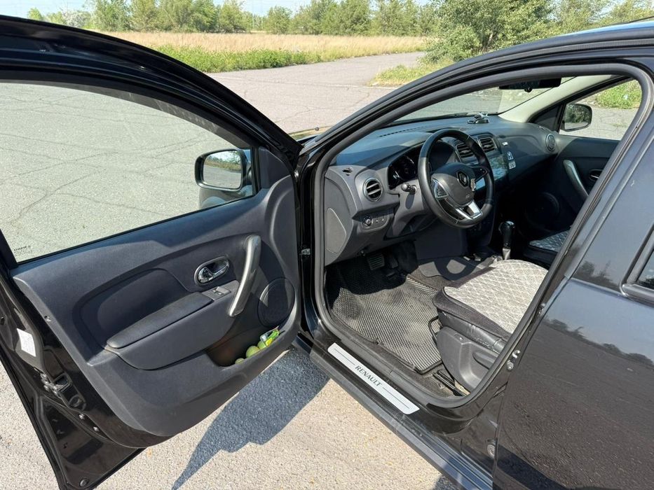 Продаю Рено Логан 2021 года