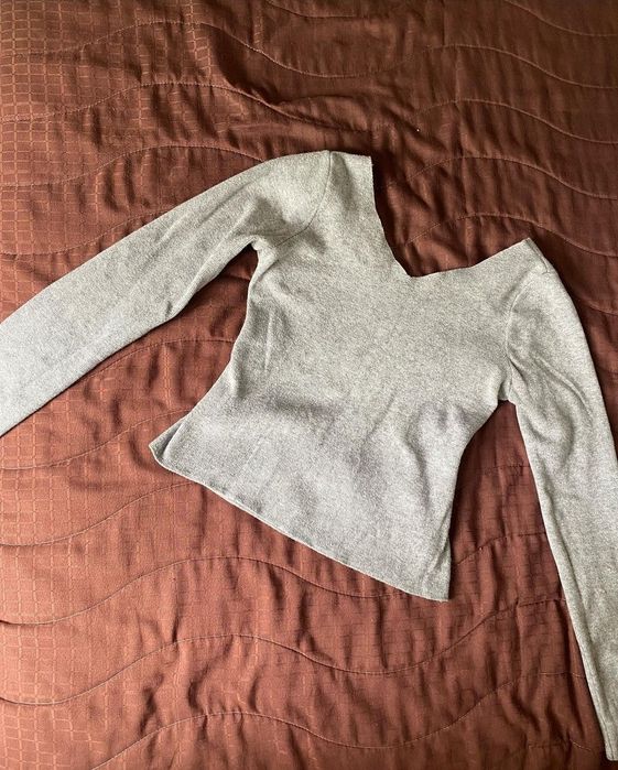 Сива блуза с ефектен кръб