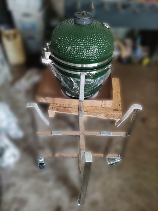 Vand grătar tip kamado