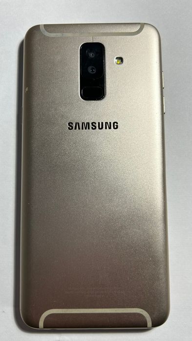 Продам смартфон Самсунг A6+