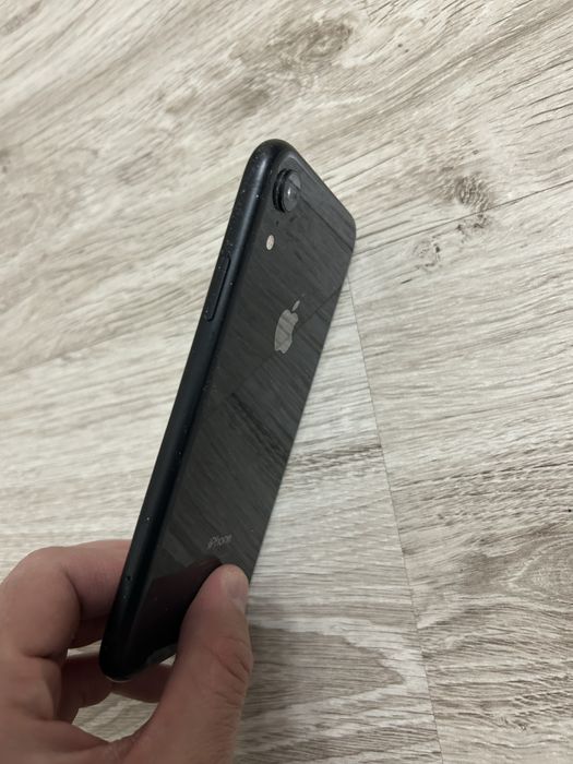 Продам Iphone XR в отличном состоянии