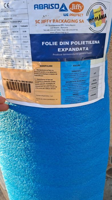 Parchet (un pachet) si o rola de polietilena expandata termoizolanta