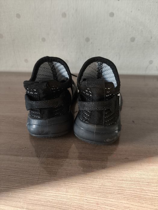 Продам детскую обувь 26 размер