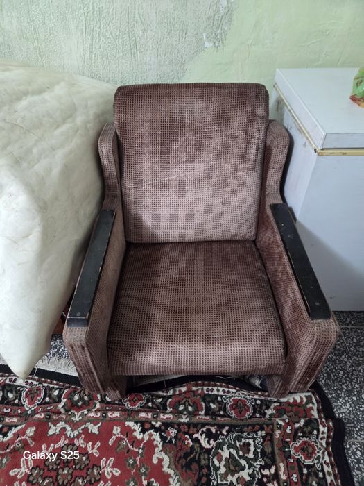 Продам диван и два кресла