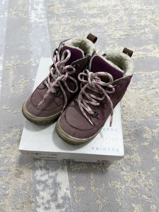 Продам детскую обувь