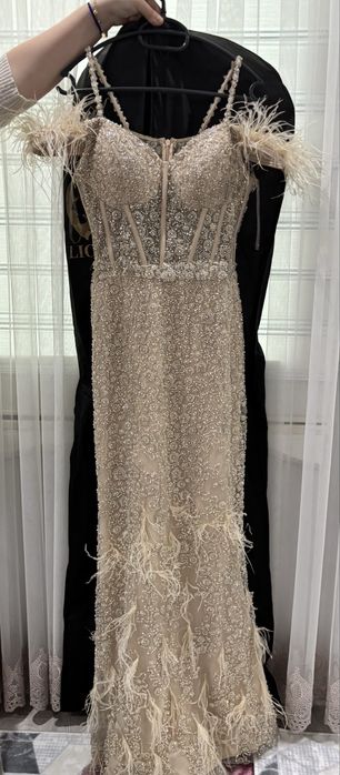 Абитуриентска рокля