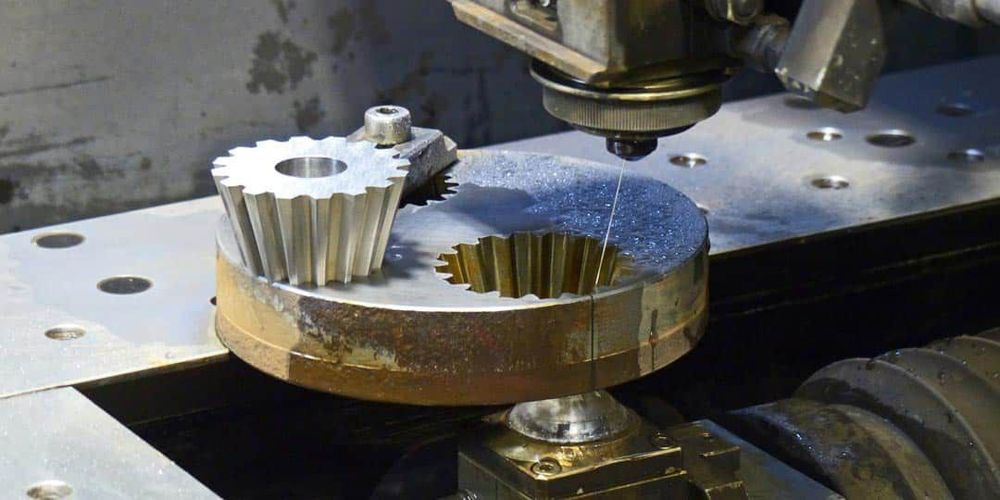 Эризионни прожиг лазер Ровер штамповка термопласт маркировка  услуги