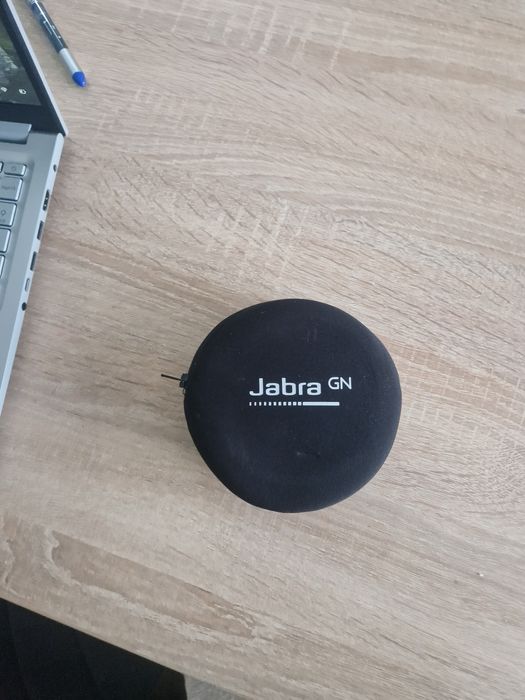 Jabra speaker in stare foarte buna, inclusiv husa este nou doar probat