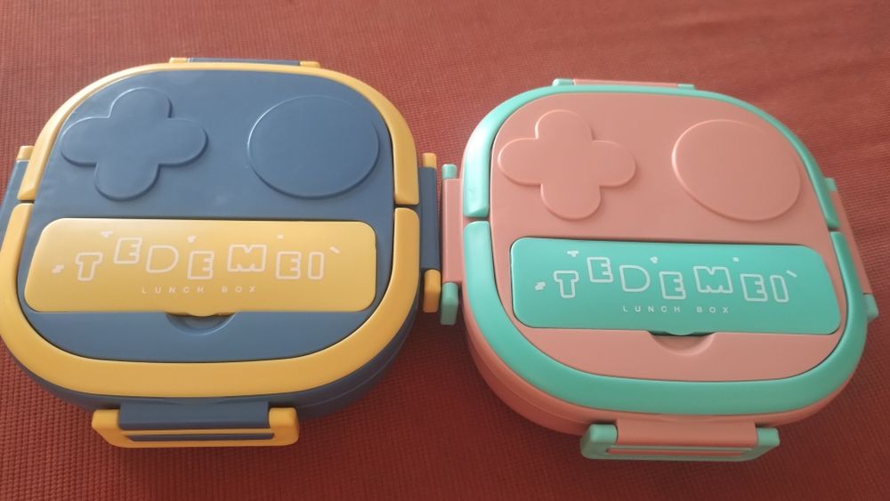 2 броя Термо кутии за храна с отделения и прибори