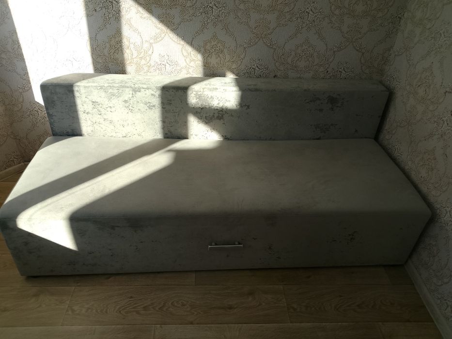 Продам диван, серого цвета