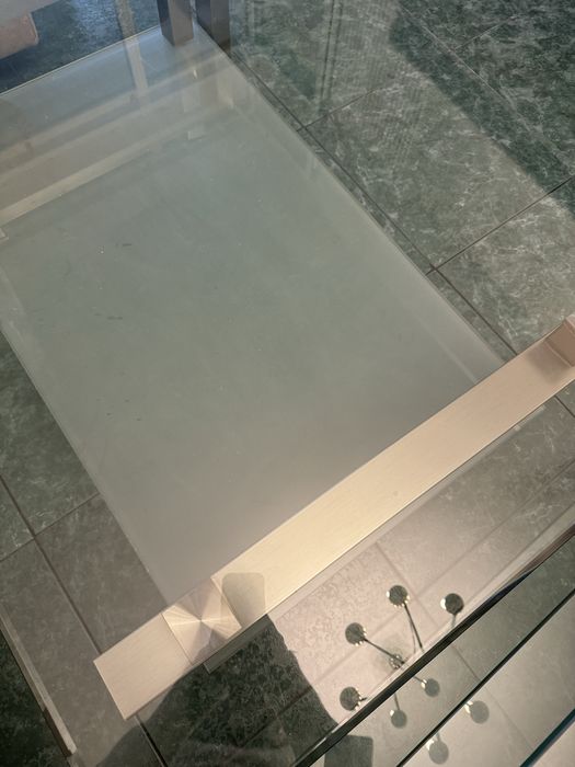 Стъклена холна маса