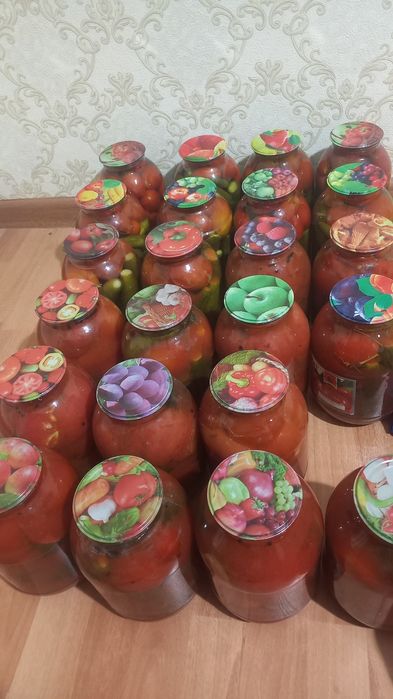 Компот,салаты,огурцы,помидор,варенье