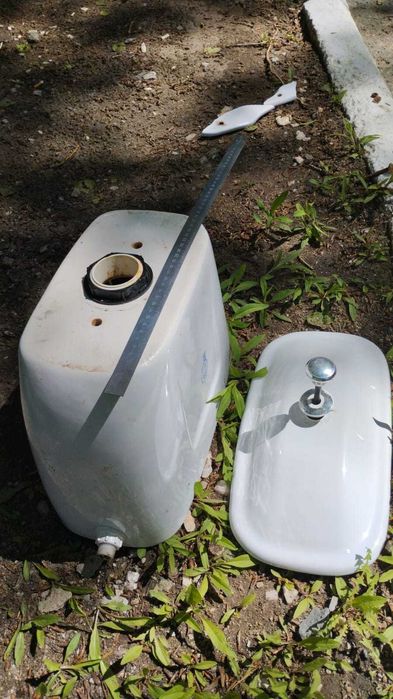 Продам бачок от унитаза б/у