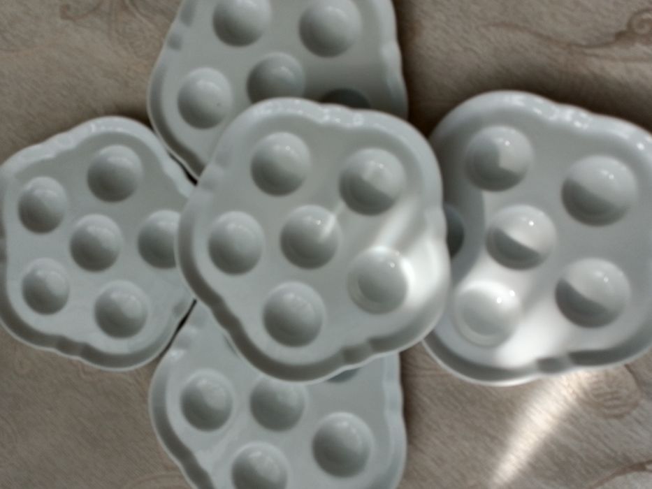 Чиния за охлюви 6 -12 гнезда