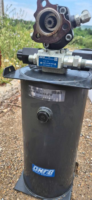 Самосвал , помпа , разпределител,