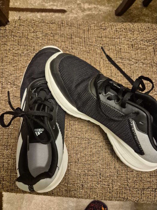 Продавам Маратонки Adidas 38 2/3 и 40 номер