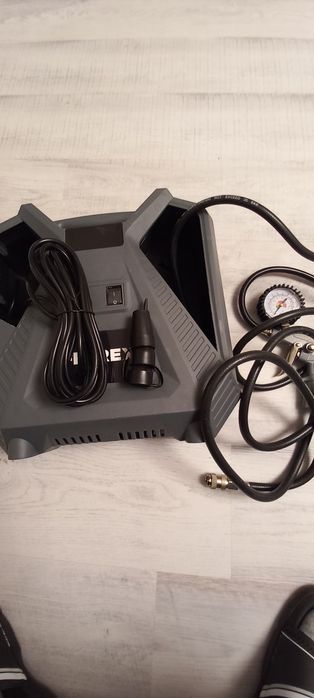 Vând pompa electrica  220 v