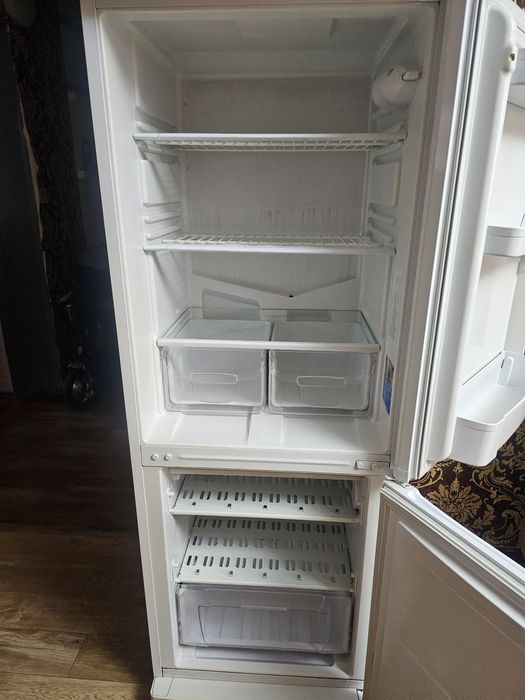 Продам холодильник indesit