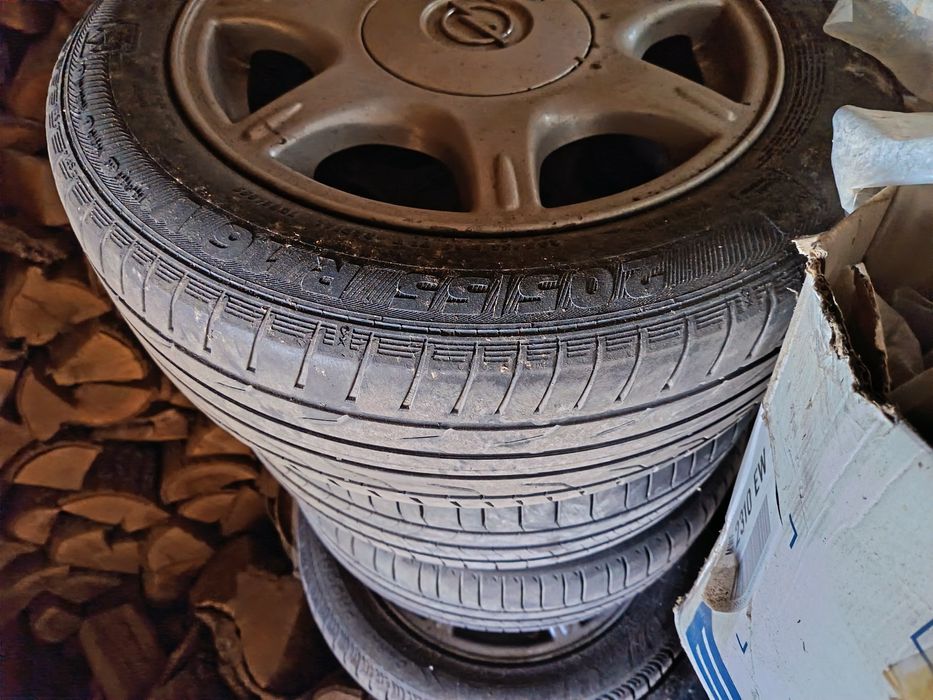 Продавам гуми за опел, с джанти те летни са, стават за още един сезон