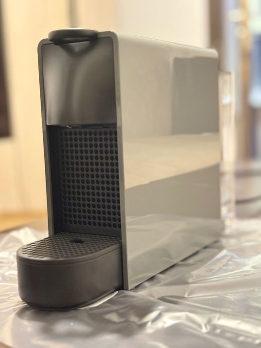 Кафемашина с капсули Nespresso (Essenza Mini)