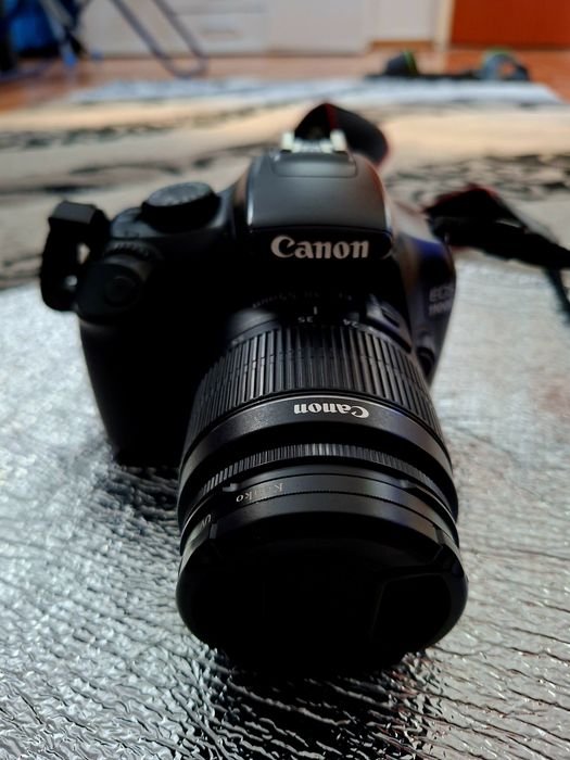 Aparat foto Canon 1100d