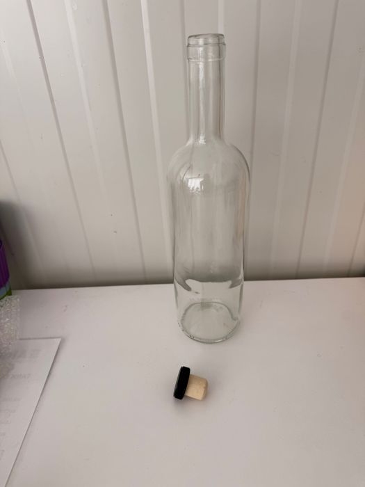 Стъклени бутилки за вино и ракия