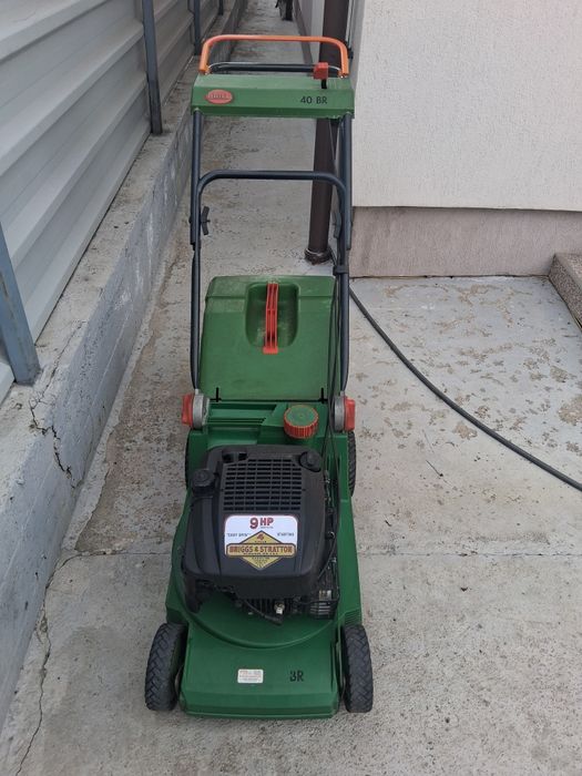 Vând mașină de tuns iarba pe benzină BRILL.