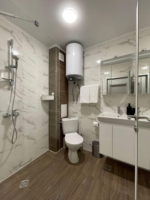 Дава се под наем Едностаен апартамент в Варна, Окръжна болница - 20 кв.м за 460 € - Снимка #2