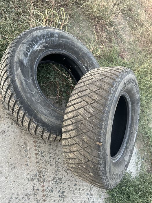 Продам зимние шины 265/70/16,